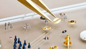 沈阳百达翡丽指定维修门店打开表壳